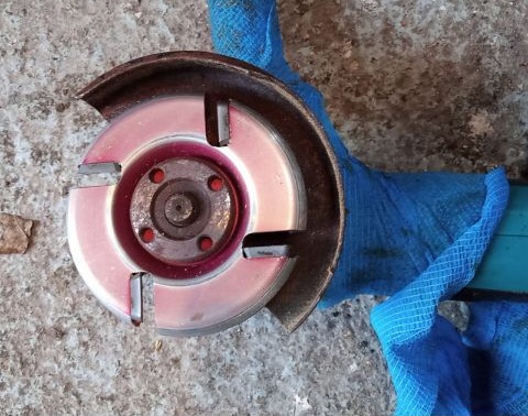 An open rotary cutting blade.